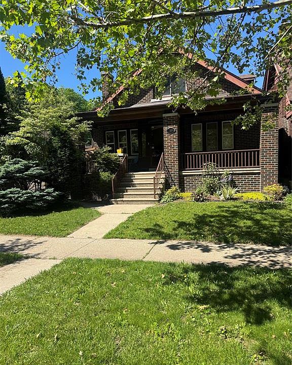 1st image of 2185 Dougall Ave
