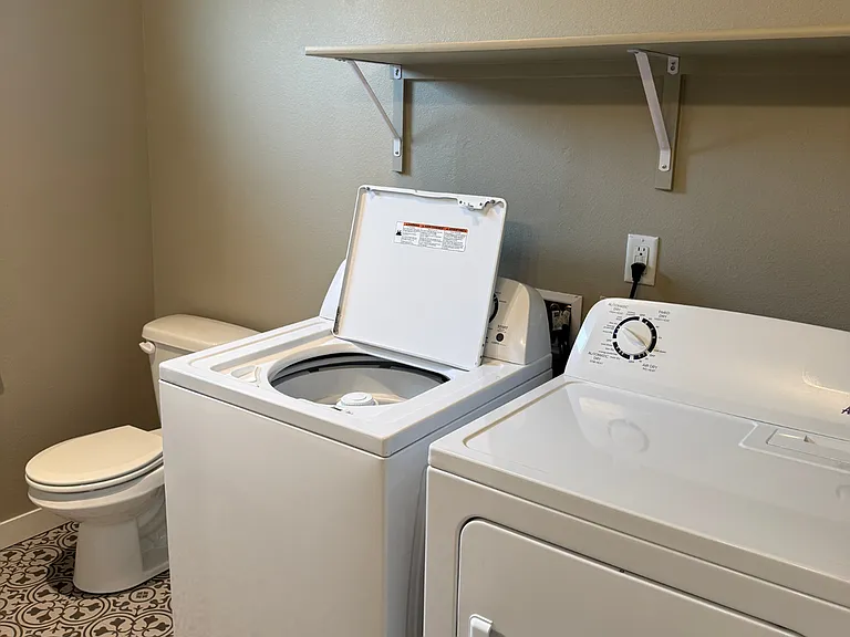 Bathroom/Washer/Dryer Bathroom/Washer/Dryer