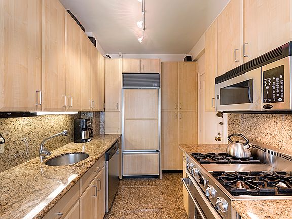 3rd image of 170 2nd Ave APT 8A