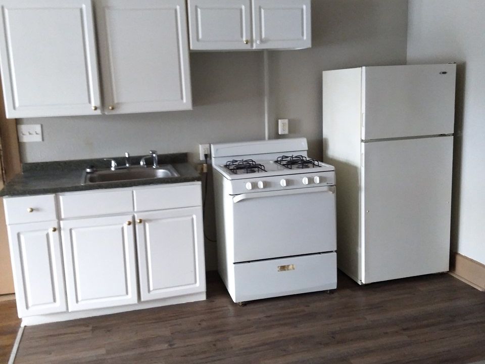 2nd image of 805 W 2nd St APT 3A
