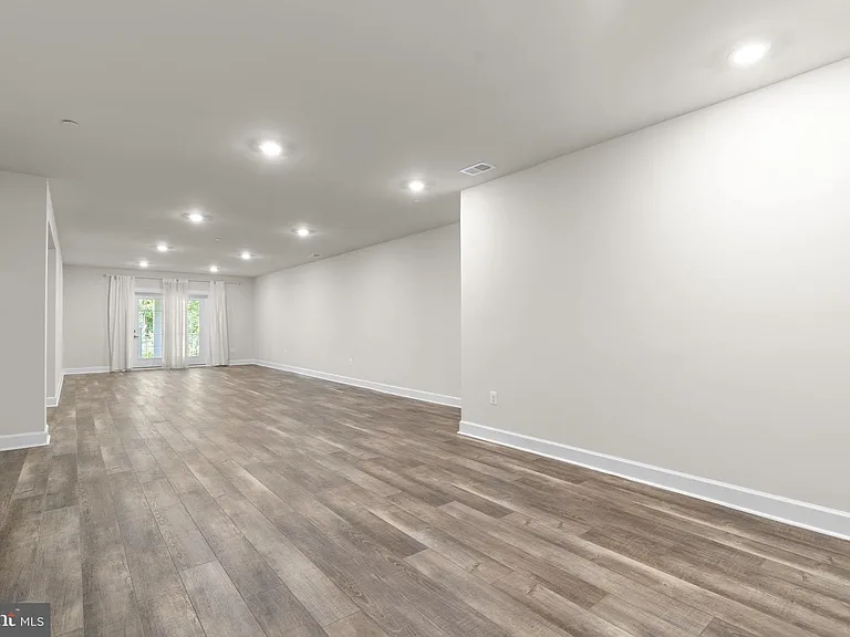 10513 Rossini Ln — Photo 34