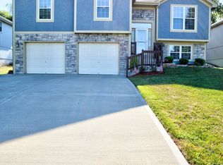 517 S 137th St, Bonner Springs, KS 66012
