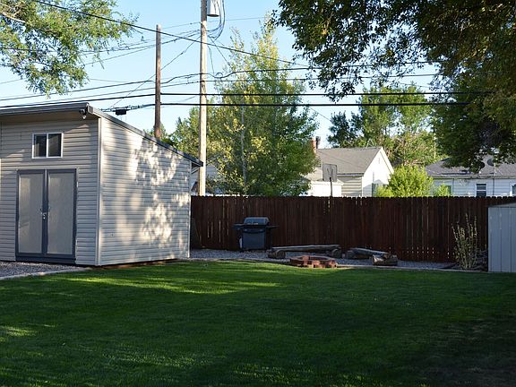 2nd image of 370 E 16th St