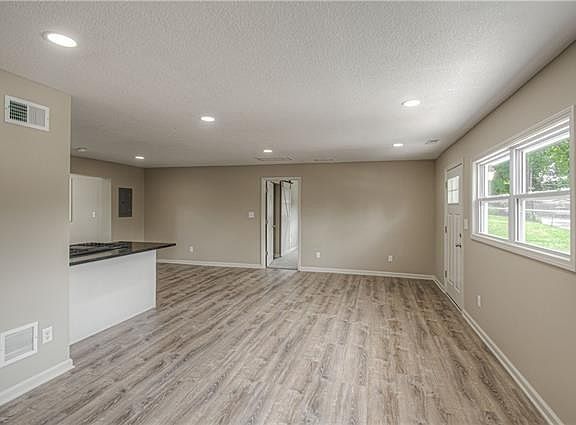 2nd image of 5122 Harmony Dr