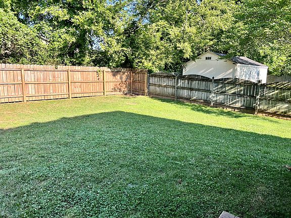 4th image of 1312 Bolton Dr
