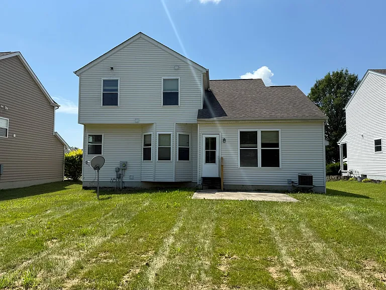 544 Sycamore Dr — Photo 2