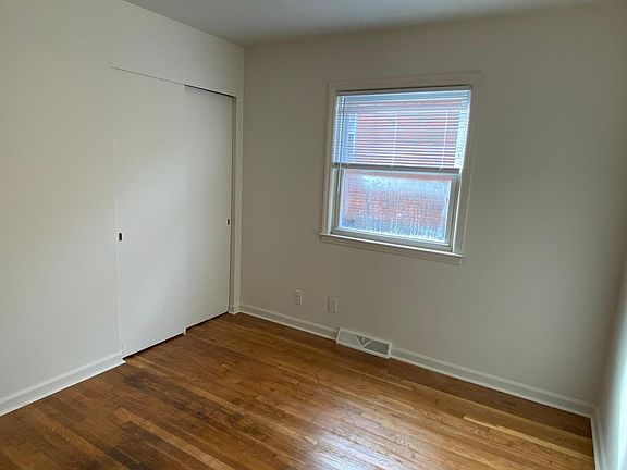 4th image of 3522 Lansdowne Dr #B