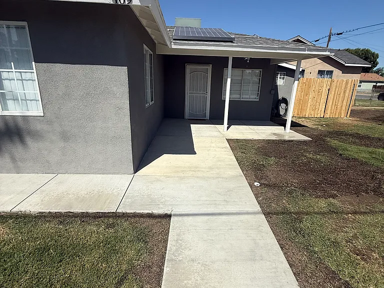 409 Plymouth Ave — Photo 14