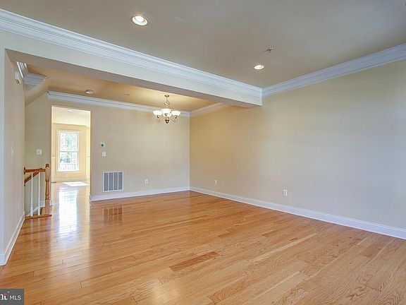 5th image of 22176 Fair Garden Ln