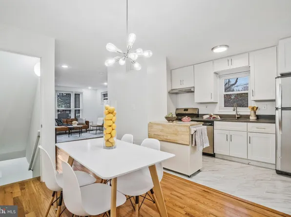 6909 Radcliffe Dr, Alexandria, VA 22307