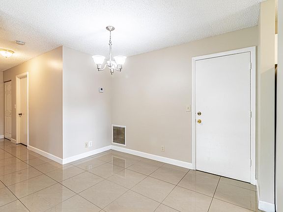 4th image of 10297 Boynton Place Cir