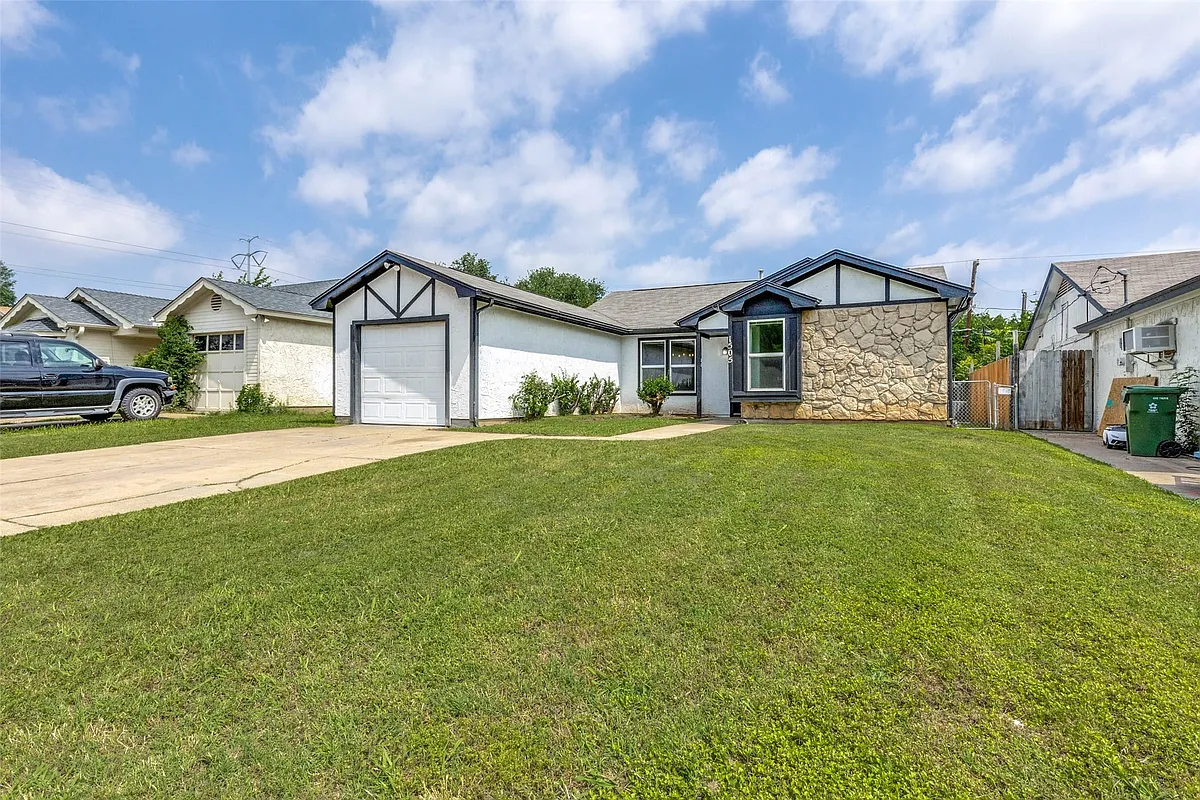 Building Photo - 1505 Gentle Wind Dr