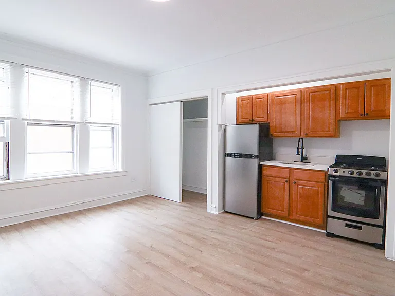 905-915 W Carmen Ave #310 — Photo 7