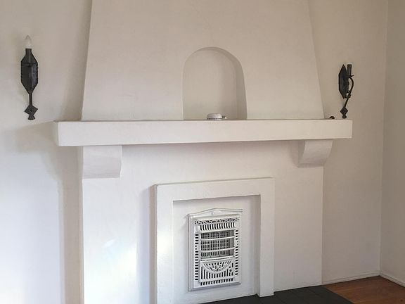 Mantel/Dining Space