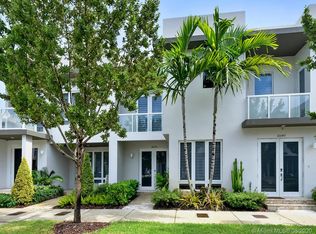 10530 NW 63rd Ter, Doral, FL 33178