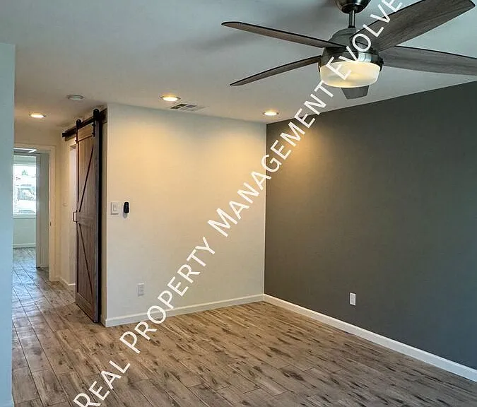 3914 E Surrey Ave — Photo 18