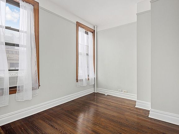 5th image of 4260 Broadway APT 300