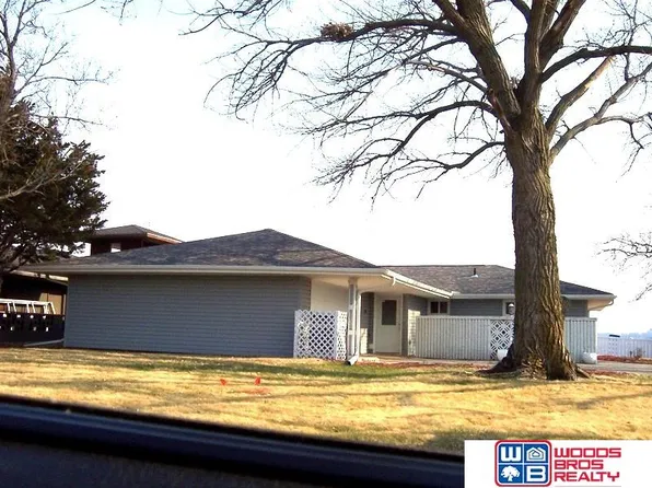 1042 N Lakeshore Dr, Lincoln, NE 68528