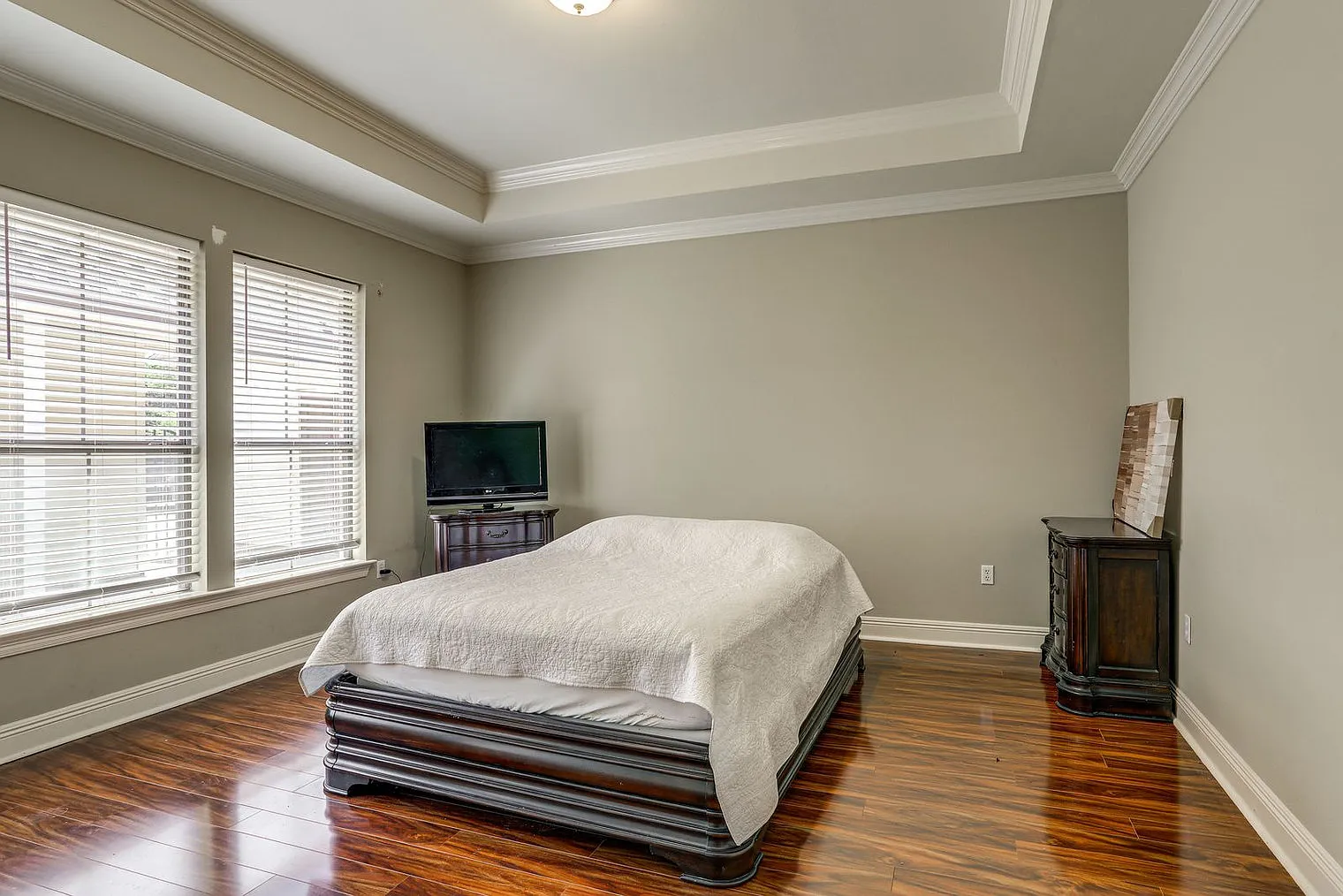 4 bed, 3.0 bath, 2389 sqft, $5,225 — Photo 4
