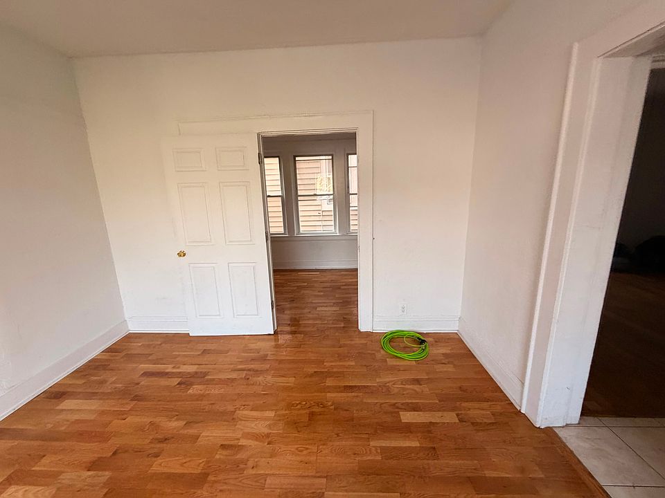 1st image of 475 Valley Rd Floor 1
