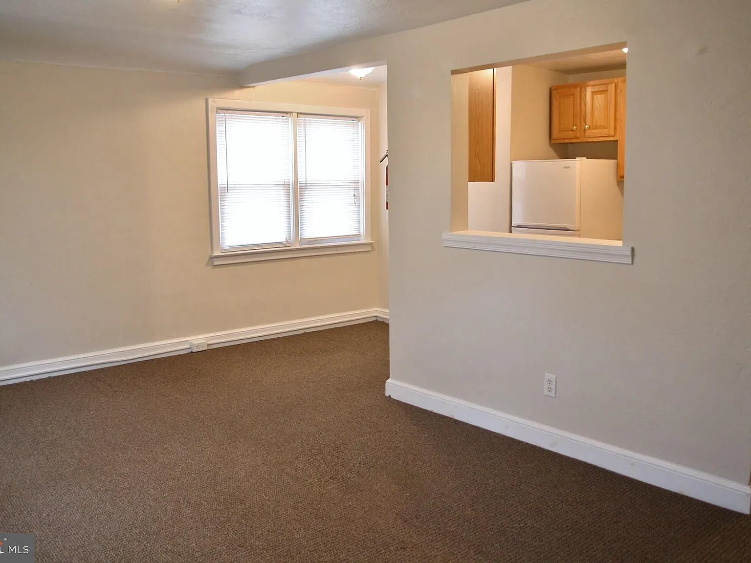 2 bed, 1.0 bath, 2640 sqft, $1,150 — Photo 3