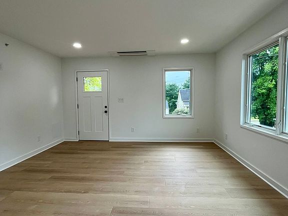 5th image of 1411 Chesapeake St