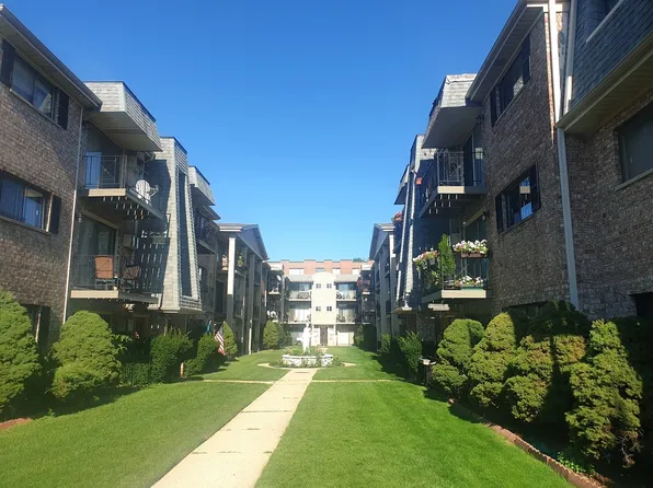 5319 N Delphia Ave APT 219, Chicago, IL 60656