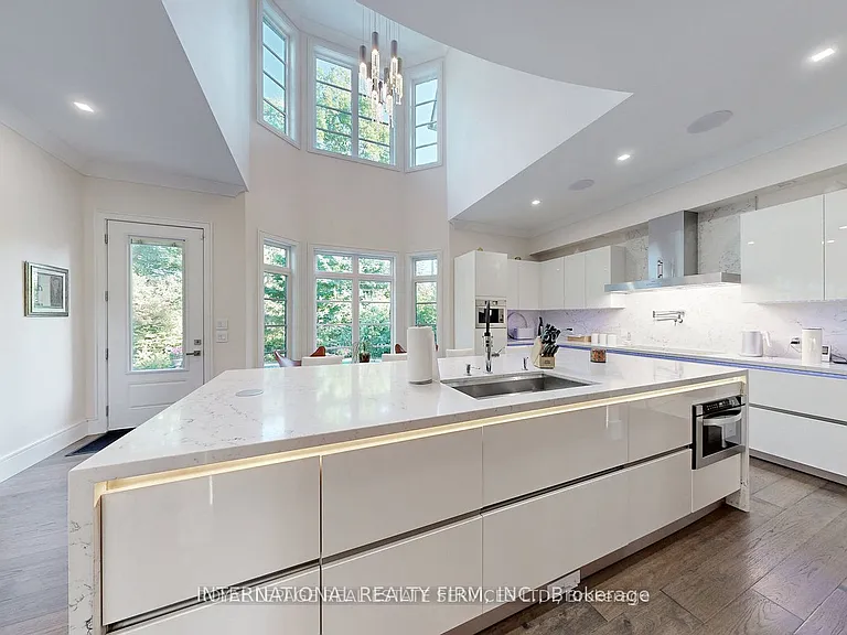 1286 Cambridge Dr — Photo 9