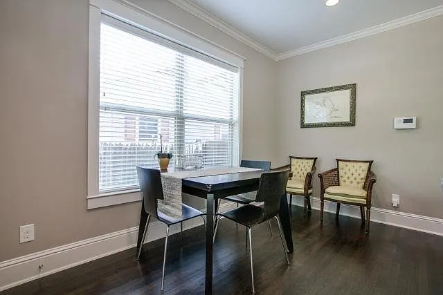 839 Woodlawn Ave — Photo 4