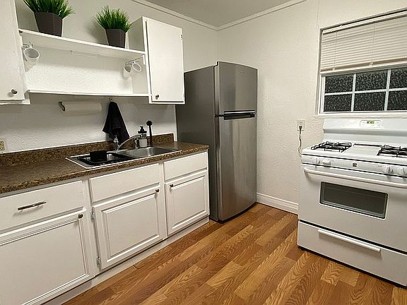 2nd image of 615 Clovis Pl