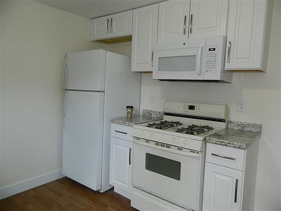 3rd image of 167 Pleasant St #A