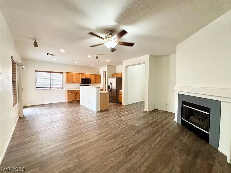 1626 W Hammer Ln — Photo 7