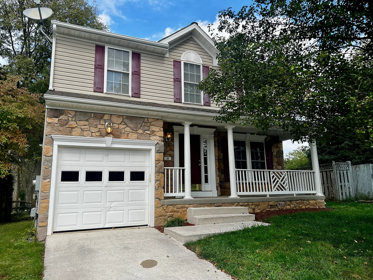 4 bed, 2.5 bath, 2066 sqft, $2,000 — Photo 1