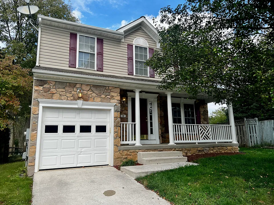 10 W Poplar St