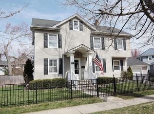 17 McLaren St, Red Bank, NJ 07701