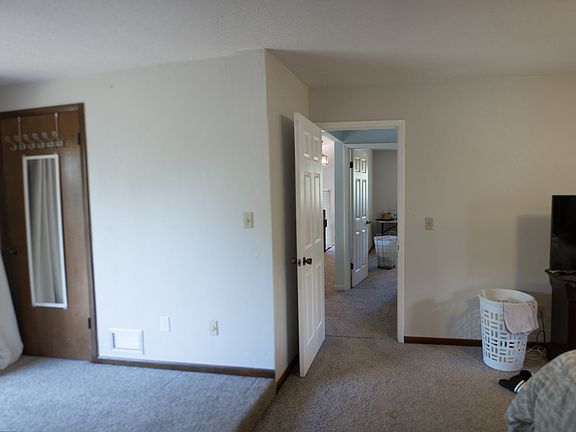 3rd image of 15 Wildwood Trl