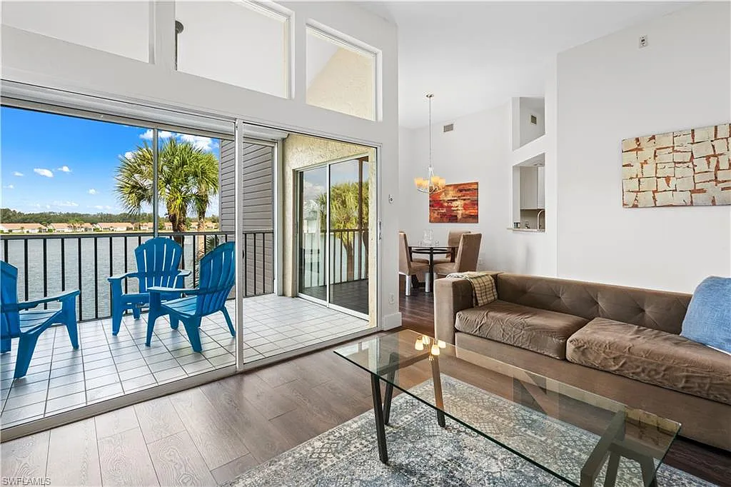 2 bed, 2.0 bath, 1272 sqft, $4,500 — Photo 3