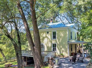 8979 Dick Woods Rd, Afton, VA 22920