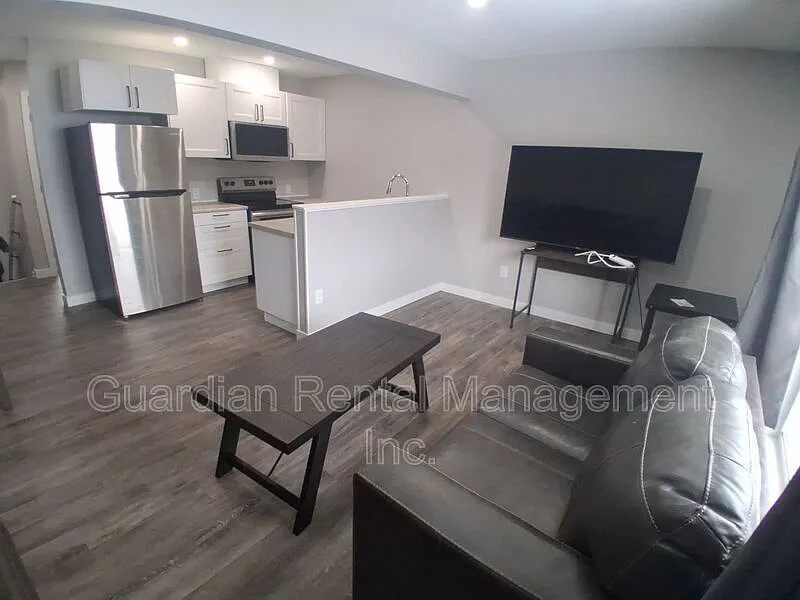 215 Langworthy St #7