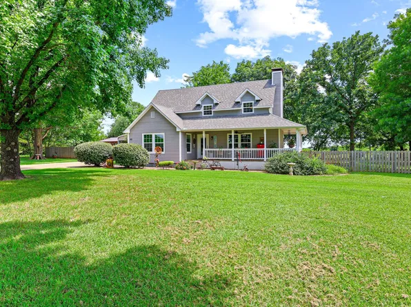 2 Mountain Climb Rd, Sherman, TX 75092