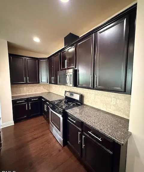 254 Begen St — Photo 12