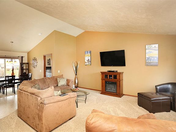 3rd image of 1551 Dalebrook Dr