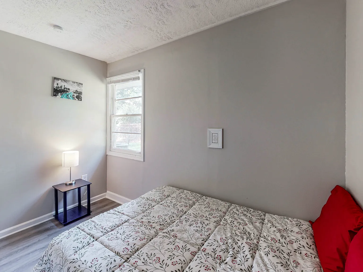 4 bed, 3.0 bath, $776 — Photo 2