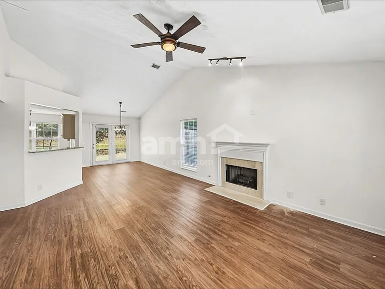 916 Springs Hill Way — Photo 7