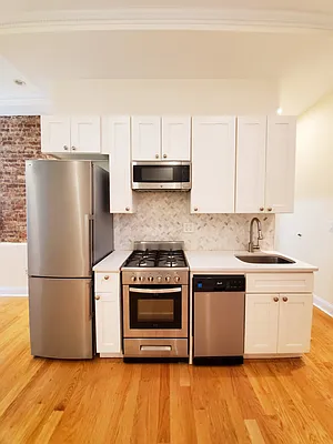 Rented by Nest Seekers International | media 8