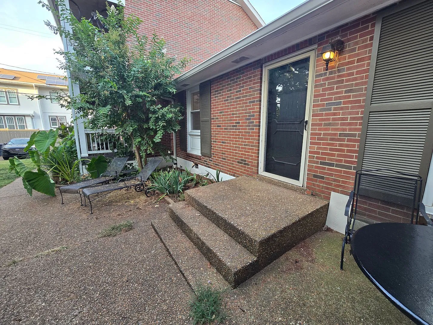 Charming 2 Bed 1 Bath Apartment | Hillsboro West-End — Photo 1