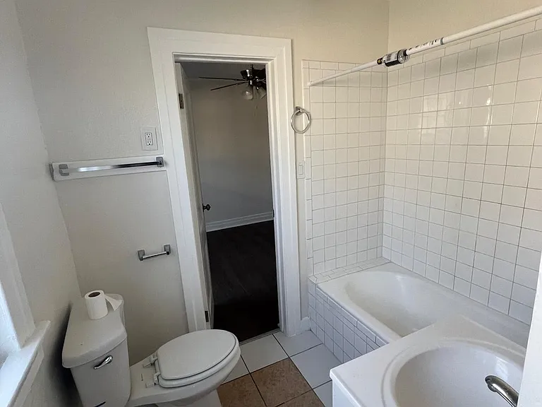 1110 W 92nd St #1 — Photo 7