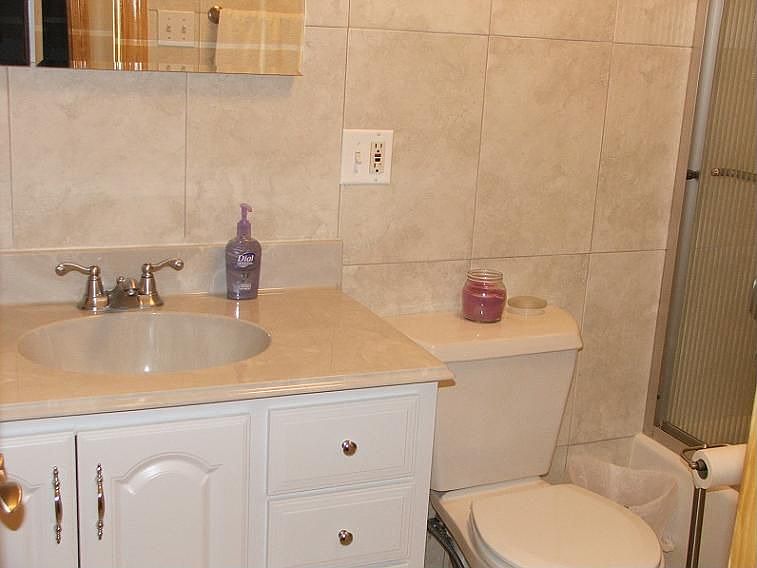 2nd image of 451 Barlow Ave