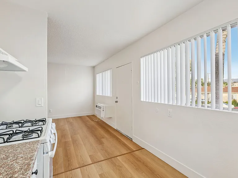 Bella Vista Apartments — Photo 14