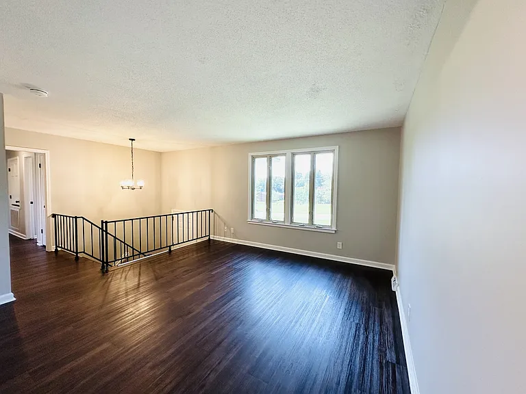 307 Bancroft Dr — Photo 4